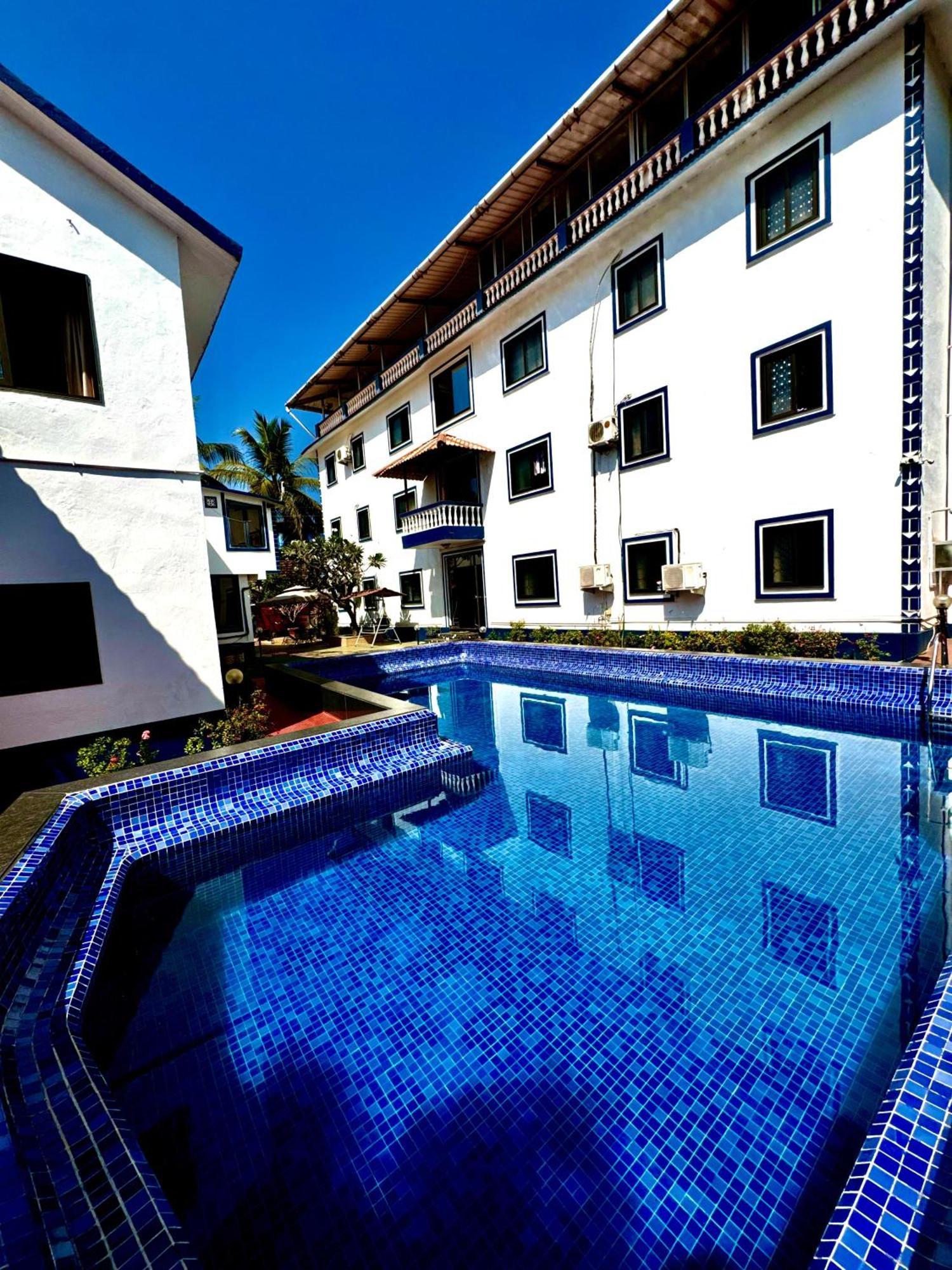 1Bhk Suites With Kitchen & Pool By Goaround Homes At Vagator Eksteriør billede